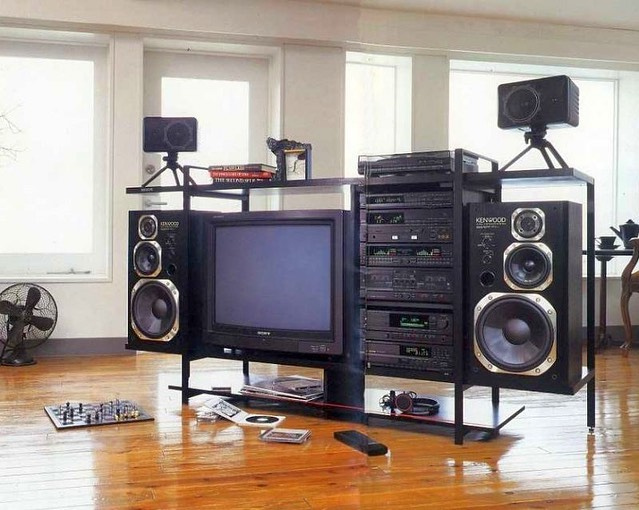 TBT - When stereos were STEREOS 🔈🔈🔈🔈⁠
⁠
Kenwood ROXY DG9 (1987), G7 (1990), L5 (1991), D7 (1985)⁠
⁠
📸 @neontalk⁠
⁠
#kenwood #sony #technics #cdj2000nxs2 #decksaver #dj #djlife #retrohifi #hifiretro #retrogear