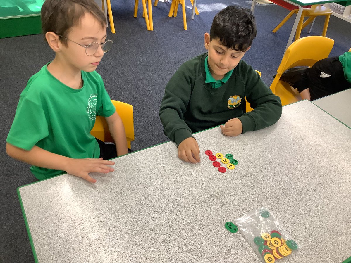Wye_WPA's tweet image. Using counters to represent place value of numbers up to 1000 this morning. #WatersideMaths