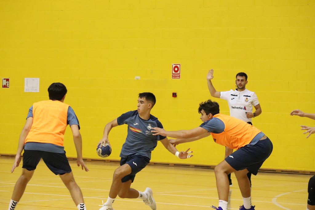 RFEBalonmano tweet media