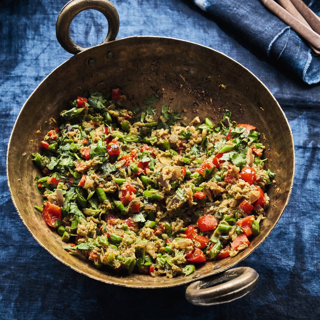 BegumNadiya's tweet photo. 🎉 It’s publication day! 🎉 Thanks so much to everyone who has pre-ordered Nadiya’s Simple Spices. I hope you love it as much as I do!
 
These are just some of the recipes that I can’t wait for you to try…

#Ad https://t.co/VKI8oCxNg7