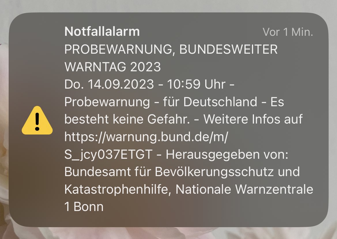 Richtig nice wenn sowas nur einsprachig ist und man erst mal weinende, geflüchtete Jugendliche beruhigen muss weil sie denken Krieg geht wieder los