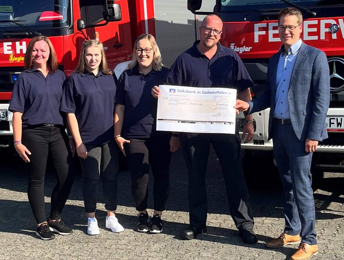VBinSWF's tweet image. 🚒👩‍🚒👨‍🚒🔥🧯Unser Regionalbeirat unterstützt die neu gegründete #Kinderfeuerwehr #Meinerzhagen unter der Leitung von Stadt-Kinderfeuerwehrwart David Schulte mit einer #Spende von 2.000 Euro: magazin.vbinswf.de/2023/09/13/was… #vbinswf #märkischerkreis #jugendarbeit