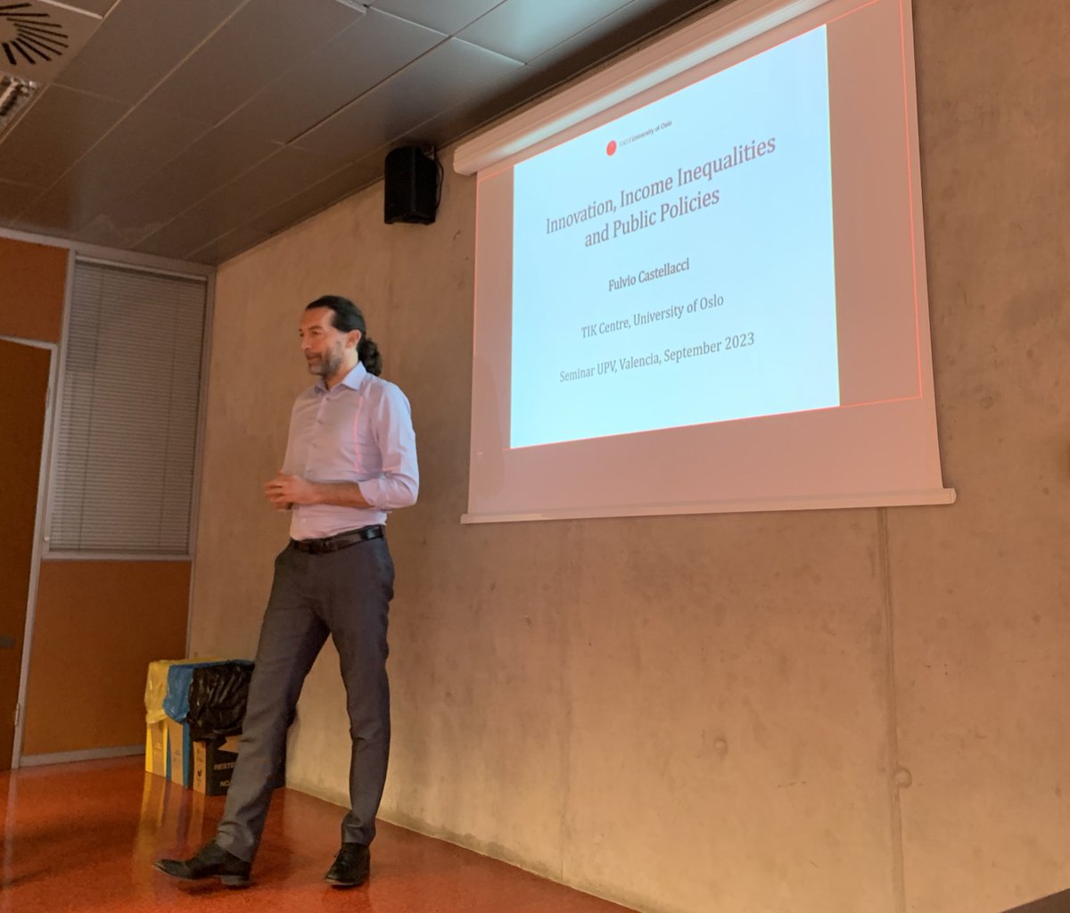 Our seminar series kicks off today with a talk by Fulvio Castellacci on #innovation #inequality and #policy <a href="/CPInnovacion/">CPI - UPV | Ciudad Politécnica de la Innovación</a>