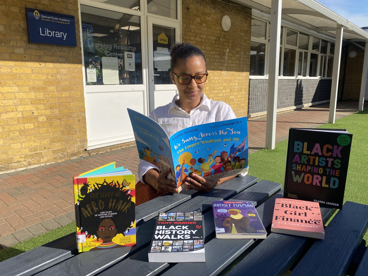 Miss Wallace is enjoying a sneak peak of some of the masses of amazing books we'll be using to celebrate &amp; support #BlackHistoryMonth&amp;
Miss Wallace is wearing her tinted glasses which help with her dyslexia and visual stress- we have lots of accessible books for students &amp; staff.