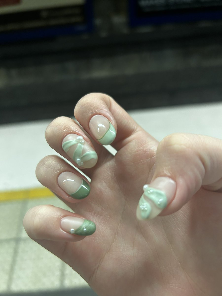 GoddessAle76456's tweet photo. Very important news:
I got my nails done 💅🏻

I want them paid for by the time my train comes. 

Timer starts now pets! https://t.co/F9j61gQ3jr