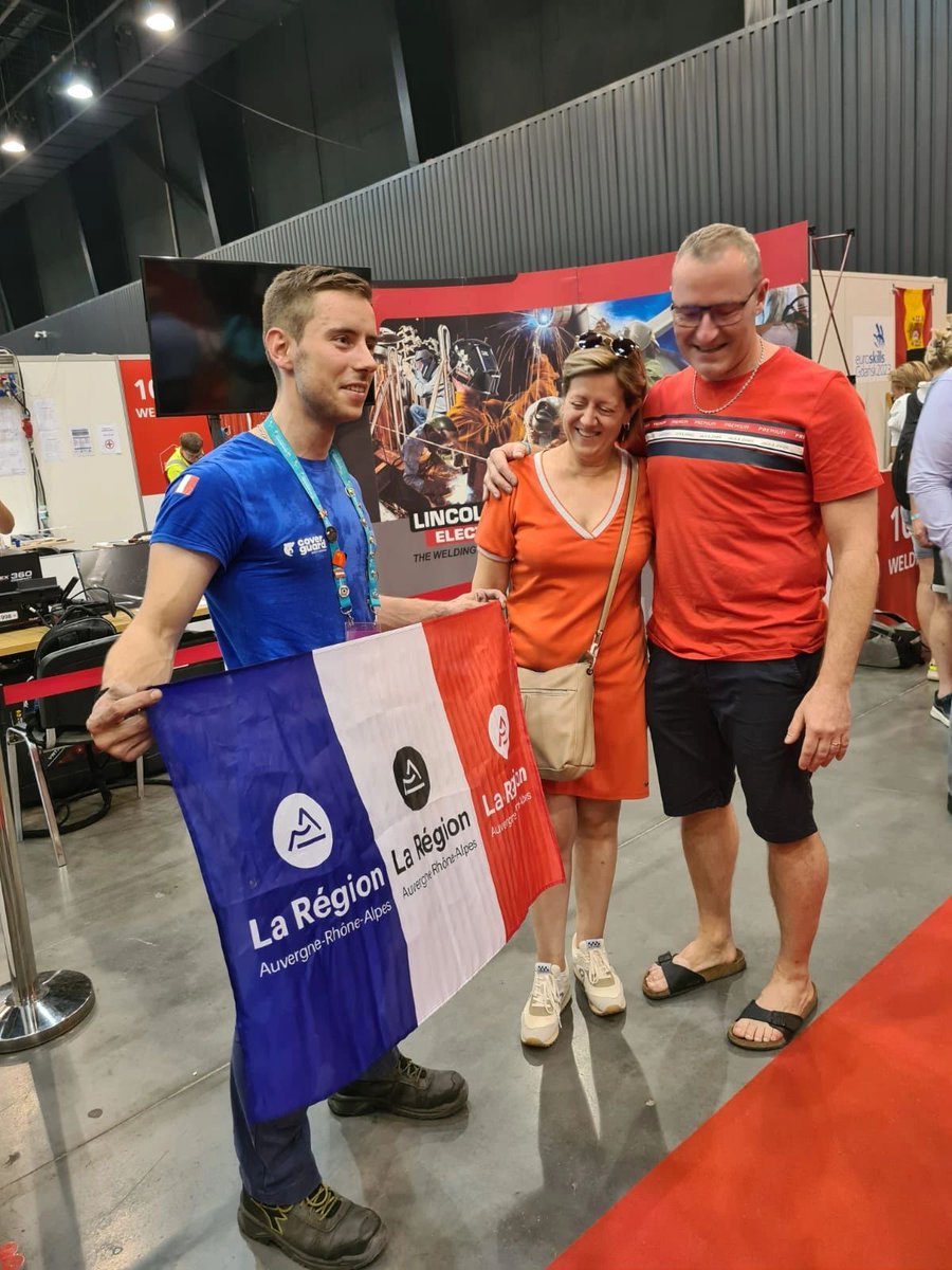 @WorldSkillsFR : nos apprentis ont du talent !

Joris Rollet, ancien apprenti et aujourd’hui dans l’entreprise @TRACIndustrie, remporte la médaille d'excellence aux finales européennes à Gdansk en Pologne 🇵🇱

@auvergnerhalpes

#worldskills #fiersdefaire #soudage