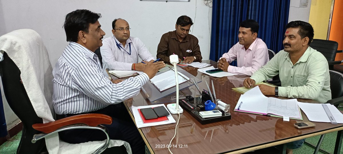 divpmckt_banda's tweet photo. दिनांक 14.09.2023_मिशन निदेशक NHM द्वारा जारी निर्देश के अनुपालन में AD हेल्थ की अध्यक्षता में NHM के अंतर्गत स्टाफ की समस्याओं के निराकरण हेतु मंडल स्तरीय GRC की बैठक में उ.प्र.NHM संविदा कर्मचारी संघ एवं संयुक्त NHM कर्मचारी संघ के प्रतिनिधियों के साथ बैठक की गयी। @nhm_up https://t.co/jAp4Bm5OtV