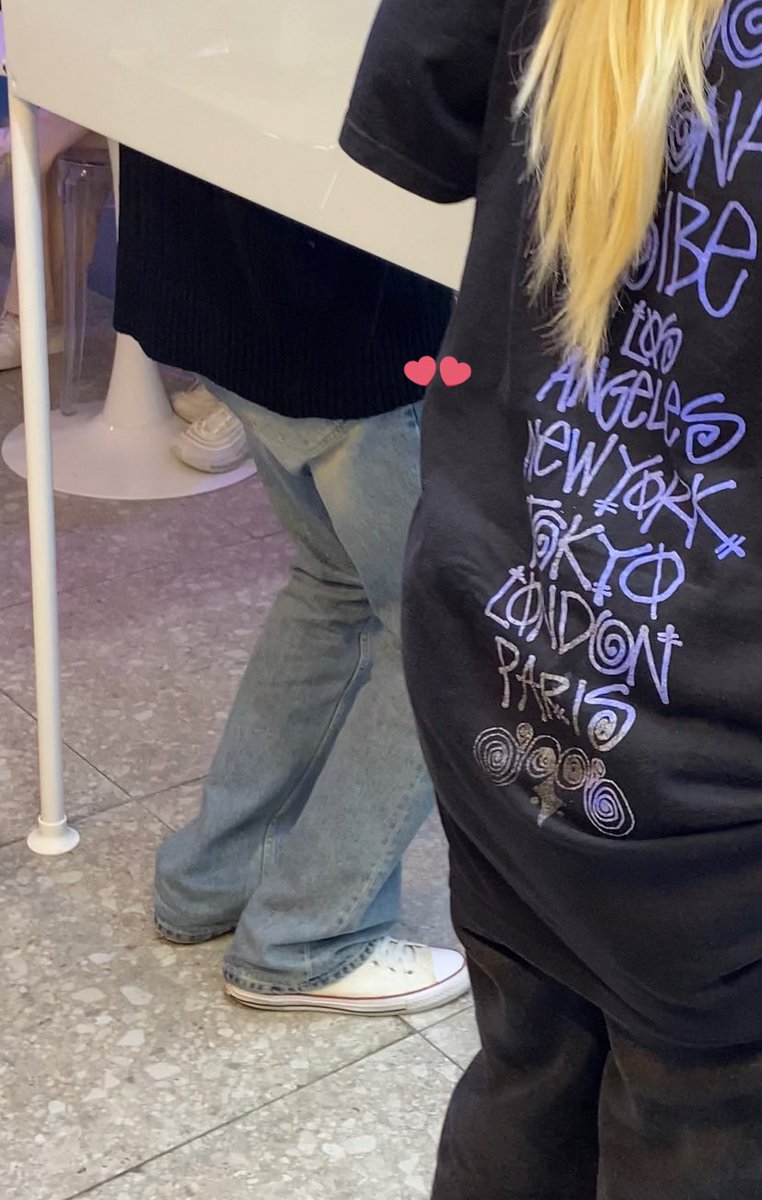 silver__h9's tweet photo. 사진 찍는 현상이 다리 너모 귀여운디요 .. https://t.co/X6eCJ2dzXp