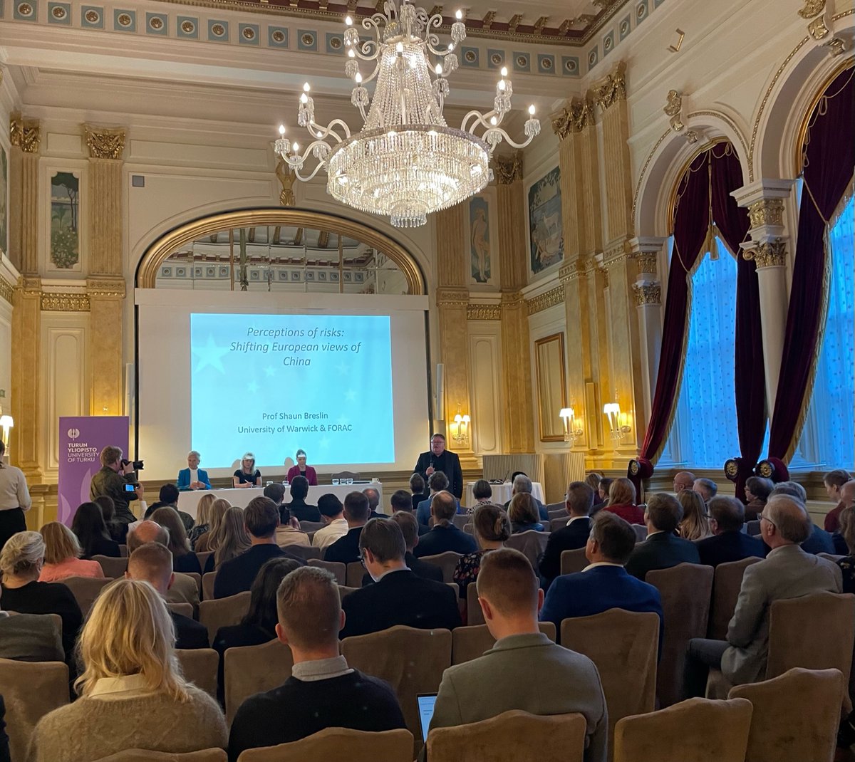 ForAc's "Enhancing small state preparedness: Risks of foreign ownership, supply disruptions and technological dependencies" seminar @Kämp today! Great presentations and comics showcased.