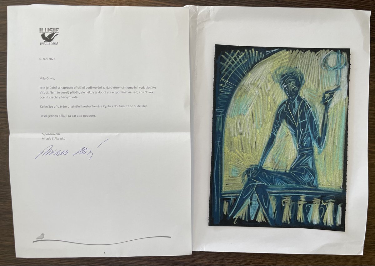 Jak si tu stěžujete na Českou poštu, tak jsem vám chtěla říct, že mi dnes ráno náš fešák balíkář jako vždy volal, že mi veze balík.

Měla jsem telco, tak zazvonil na sousedy, ti mu otevřeli dveře baráku, balíkář vyjel výtahem a balíček mi dal až za dveře 🥰

Knížky od