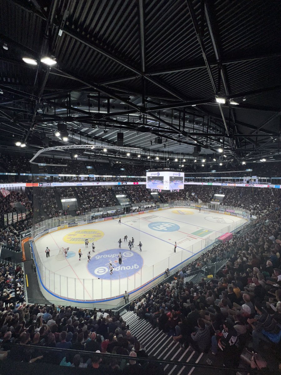 Hier soir notre première soirée au sein du « Le Club » du <a href="/gotteron/">CEDRIC METTRAUX</a> Merci à <a href="/Cardis_SIR/">Cardis Sotheby's IR</a> pour cette initiative. #gotteron #fribourg