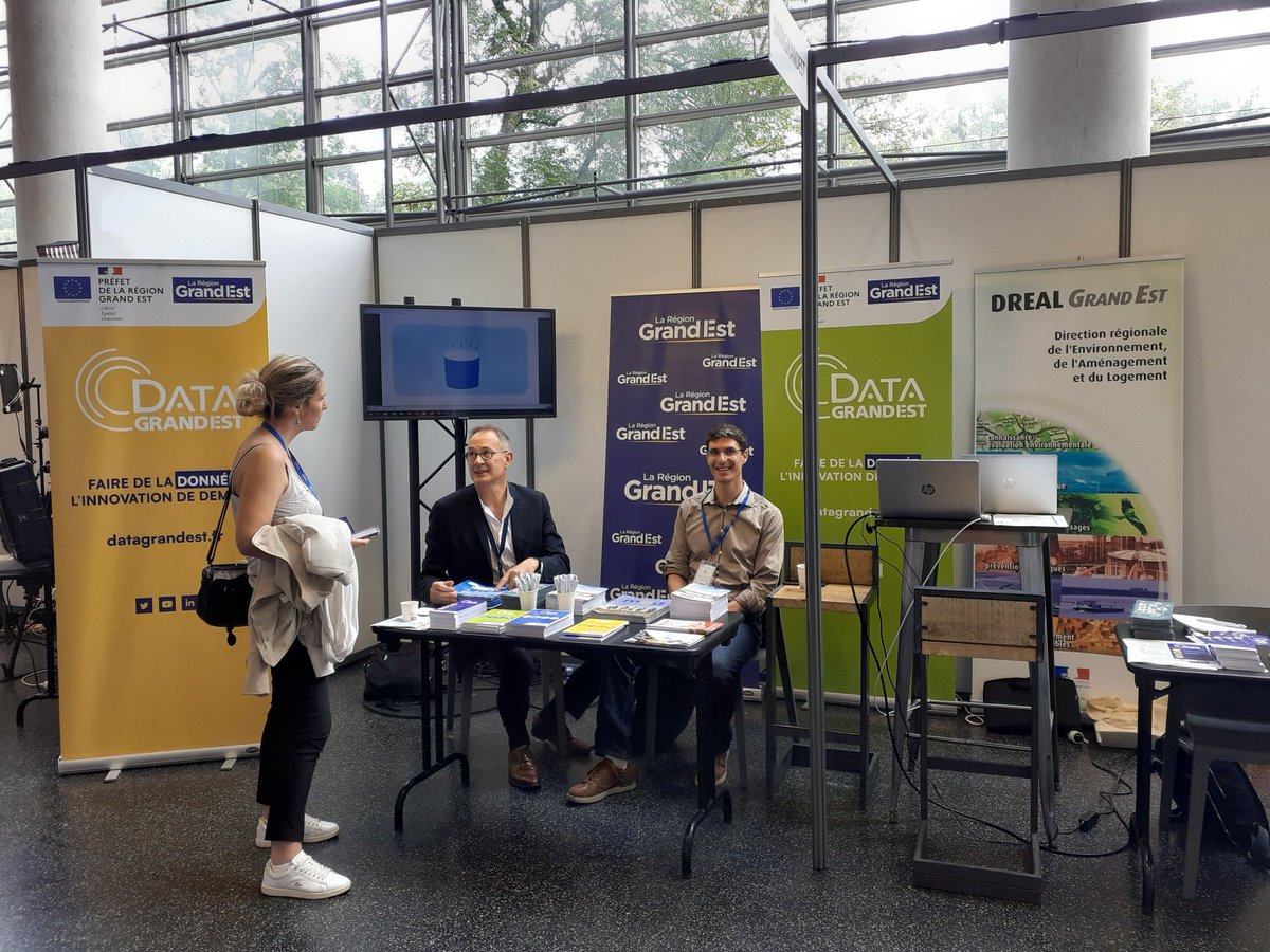 Dernier jour des #geodatadays  venez nous voir au kiosque