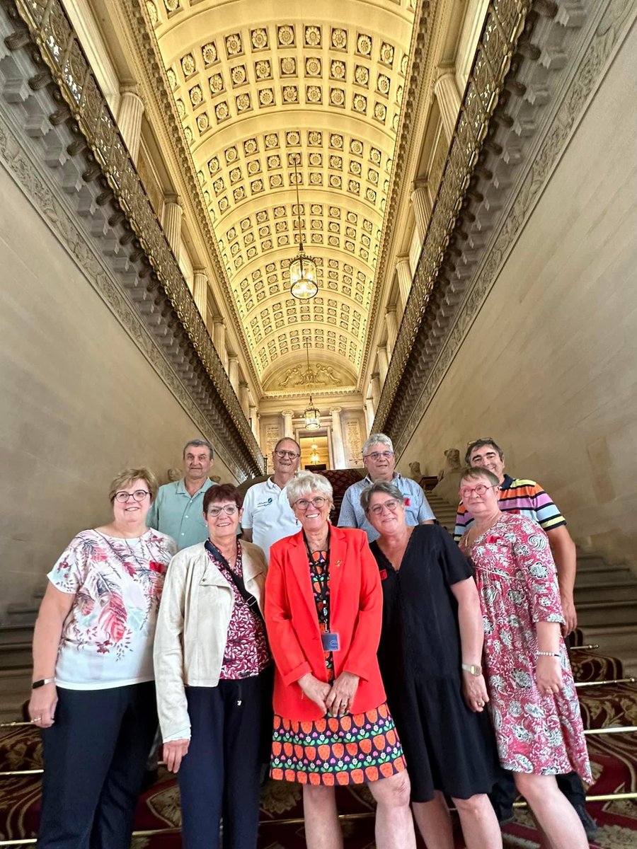V_DelFabro's tweet photo. Découvrir ou (re)découvrir le @Senat ! 
C’est toujours un réel plaisir d’accueillir des visiteurs, qui plus est des amis de Meurthe-et-Moselle, pour leur faire découvrir ce magnifique Palais et son histoire ! https://t.co/A9wkdUm0bA