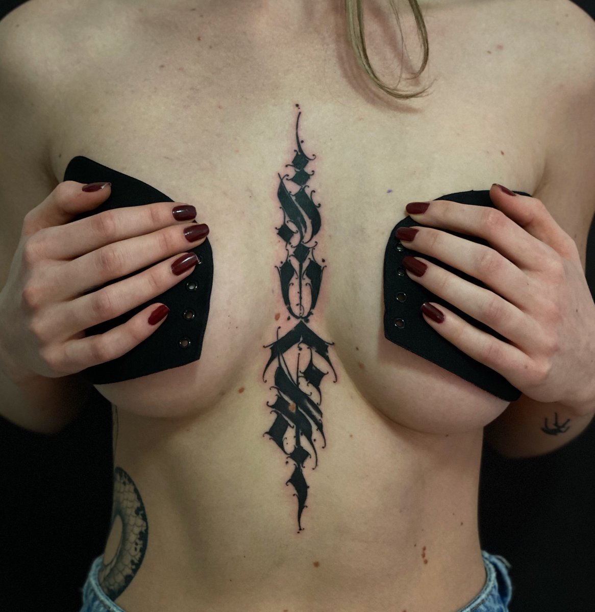 _notbob_ttt_'s tweet photo. #ornamental #tattoo #tattooart #chesttattoo #tattoosforwomen #tattooideasforgirls #tattooideas #bucharest #bucharesttattoo #notbob https://t.co/ldC4dyLuPa