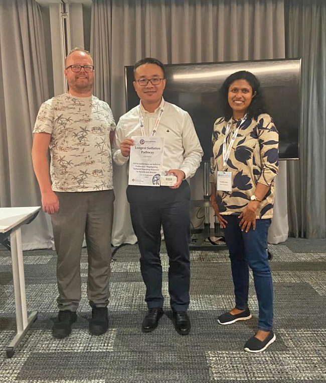 Dr Jon Wolf Mueller (@jonwolfmueller) on Twitter photo The award for the "longest sulfation pathway" at SUPA 2023 #SUPA23 goes to...
Yugang Wang
from Huazhong University of Science and Technology, China
for their talk "The first glance of histone sulfation"
@unibirm_MDS @IMSR_UoB <a href="/AstonUniversity/">Aston University</a> <a href="/BiochemSoc/">Biochemical Society</a> <a href="/Soc_Endo/">Society for Endo</a> The award for the "longest sulfation pathway" at SUPA 2023 #SUPA23 goes to...
Yugang Wang
from Huazhong University of Science and Technology, China
for their talk "The first glance of histone sulfation"
@unibirm_MDS @IMSR_UoB <a href="/AstonUniversity/">Aston University</a> <a href="/BiochemSoc/">Biochemical Society</a> <a href="/Soc_Endo/">Society for Endo</a>