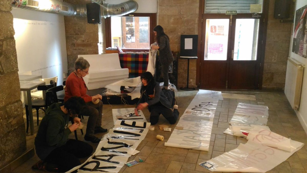 Eskerrik asko bidea egiteagatik Presen. Gutako askorentzat errefente eta bidelagun izan zara. 

Zuk bazenekien bakarrik ezin dela, lagunekin bai. Beti edozertarako prest, borrokan, zorrotz, indartsu eta maitakor. 

Maite zaitugu 🌹