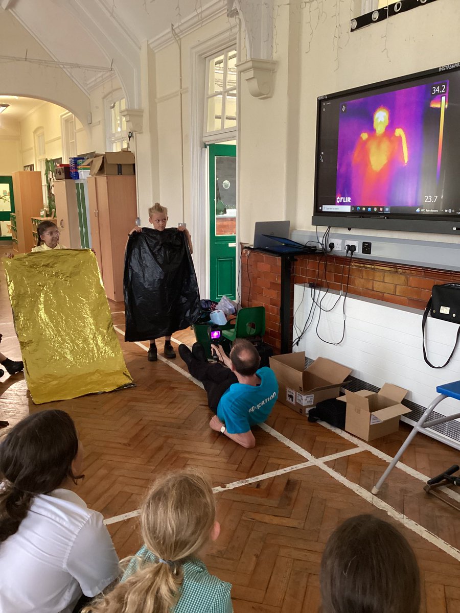 Year5Markeaton's tweet image. 🧠💪More  space-themed fun this week. We learnt all about life in space and built landing capsules fit for an Eggonaut 🥚🚀 #MPSScience