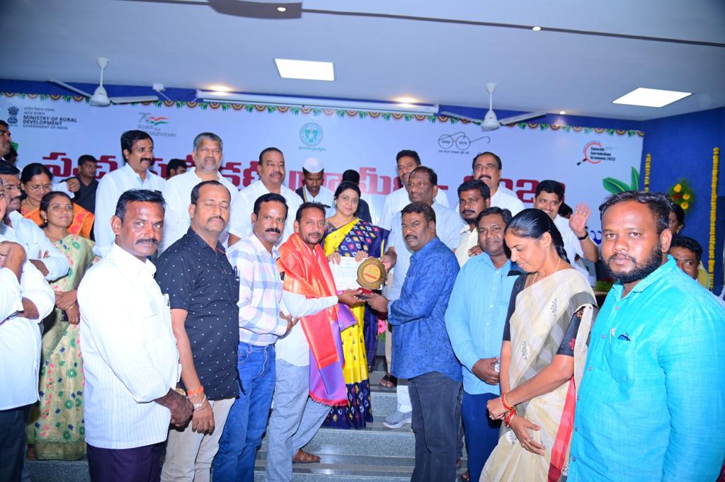 JpsDharmapuri's tweet photo. బాపు సూసినవానే.. ఎట్లజే���్తున్నమో..
# Swach sarvekshan grameen 2023 https://t.co/w0ILi0RTnd