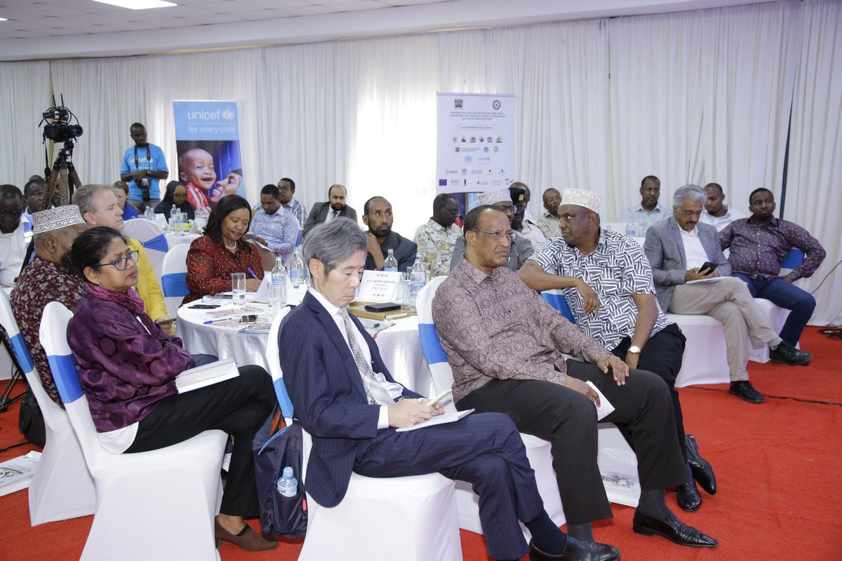 UNICEFKenya's tweet photo. This morning, development partners, the National Government &amp; Garissa, Isiolo, Lamu, Mandera, Marsabit, Tana River &amp; Wajir County Governments joined a roundtable meeting.

They discussed the climate crisis in ASAL &amp; how to build long-term resilience for children &amp; communities. https://t.co/2Mz1ZTo63N