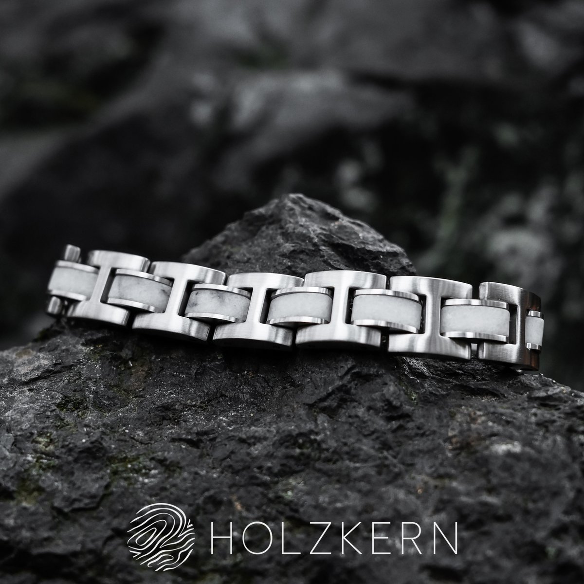 Discover the BANDLETS from Holzkern today! world.holzkern.com/en_world/shop/… With these Bandlets, we have created a product category that combines materials of wood, stone and stainless steel with link constructions inspired by the watchmaking world. Find your personal favorite!