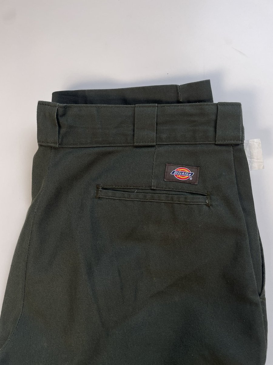 WTS ! 🛒🛒

Dickies WorkPants 874
Size : 34 x 32
Green Original Fit
Very Good Condition 9.9/10 💫

Price : Rp.450.000 (negotiable)

For Order 
Direct Message or
Shopee By Req