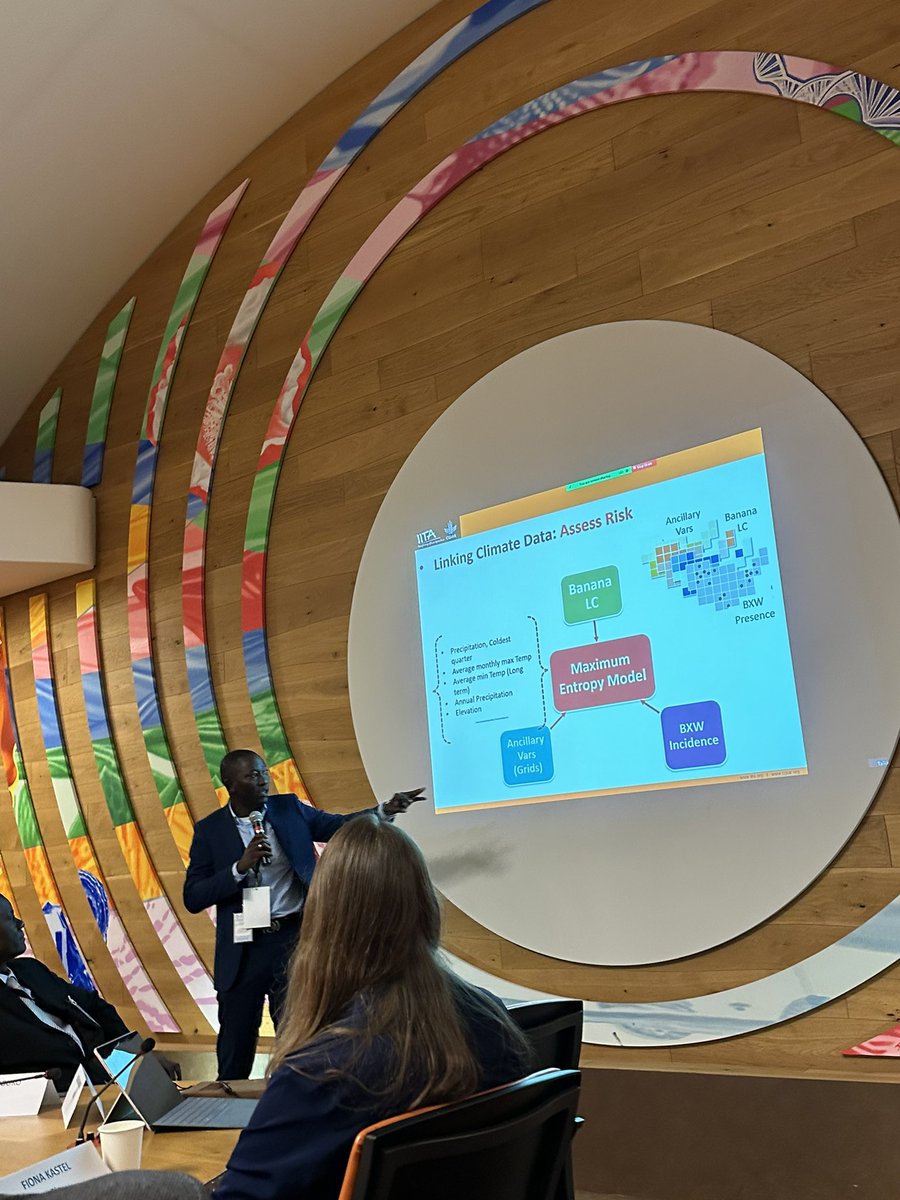 juliusadewopo's tweet photo. 3rd day at #Geofield convening at #FAO, Rome, with colleagues from @CGIAR. Such a great delight to share our inspirational work on #ICT4BXW & reimagine the far reaching application of the tools & data. Truly, innovation unfolds progressively & we’re keen to advance the vision. https://t.co/VvRO7bgD3T