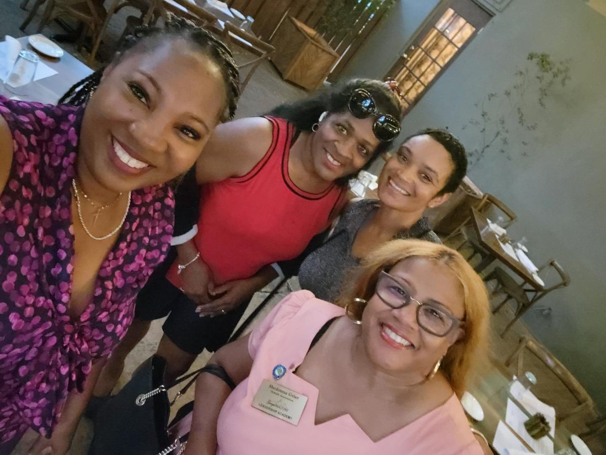 shedonnagrier's tweet photo. It was a pleasure to Break Bread with my fellow Realtors in #Savannah #GeoriaAssociationofRealtors #VisionRealtyGroupInc #ChoBellaSavannah https://t.co/BvIIl6EJVI