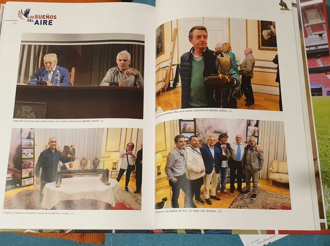 Norberto_R_Lima's tweet photo. Y encima con la sorpresa de que ¡salgo en el libro! 
Yo me hice del Betis porque  cuando jugaba al fútbol lo hacía de verdiblanco y el inglés me llamaba Cardeñosa.
Ahora que salgo en un libro totalmente atlético, voy a comprarme una camiseta rojiblanca. David, Jorge, gracias. https://t.co/wIcFwAMz8z