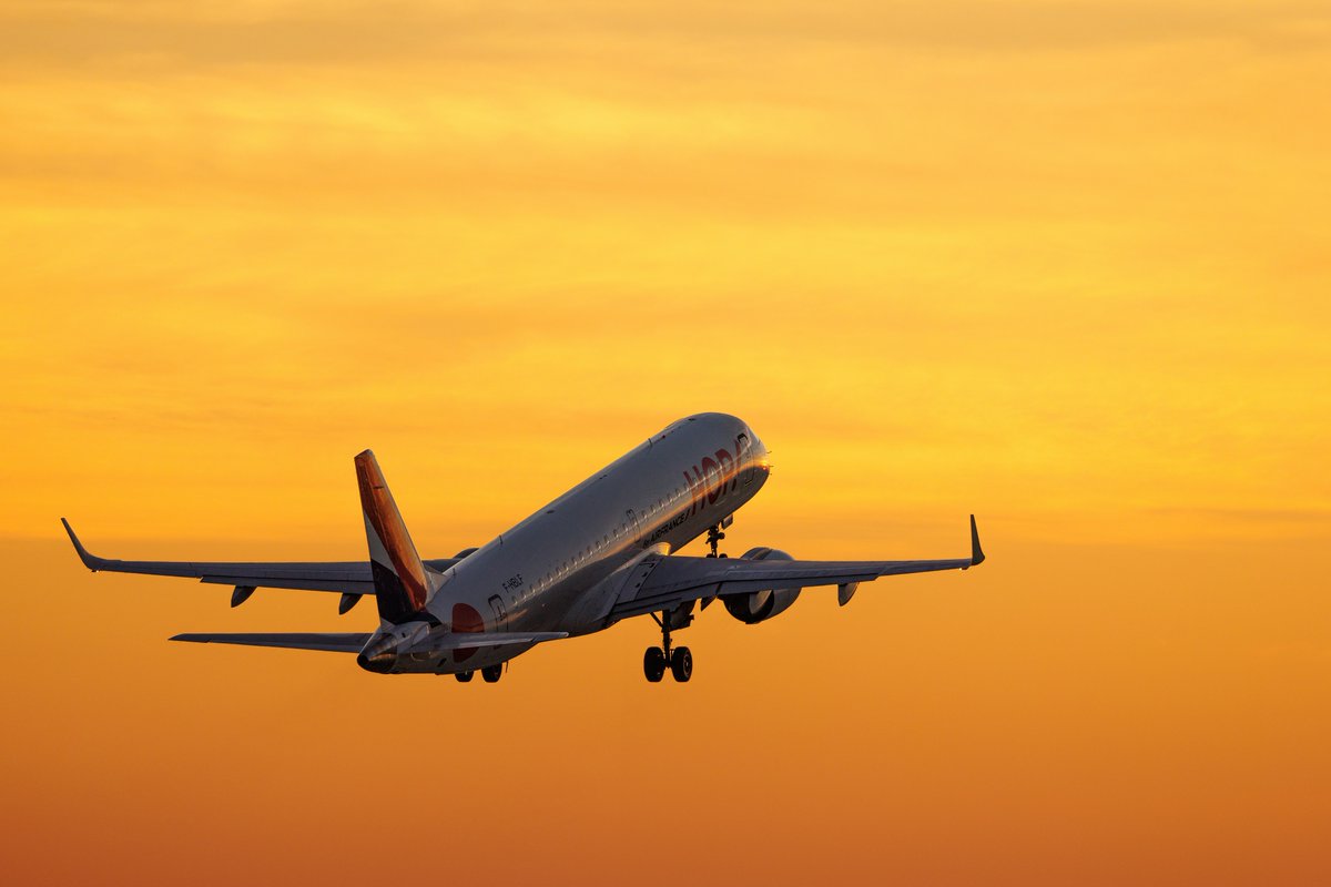 Hop! Hop! Ready for take-off?🛫 Noch schnell die letzten warmen Tage ☀️ genießen, bevor der Herbst beginnt 🍂. Wo geht es für euch hin?
#flySTR