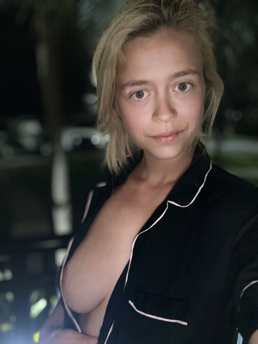 Good Morning from Orlando!! It&rsquo;s so early 😅 6:10am to be exact!! 😅😅 https://t.co/7FDWYvmrXM