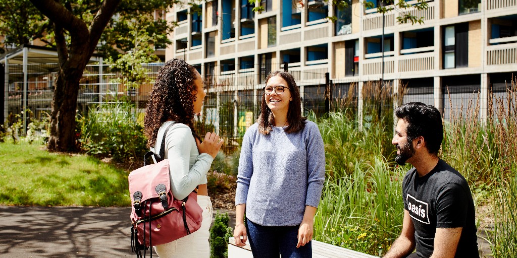September starters, ready to start uni? 🙌 See your final checklist on our online welcome guide 👉 bit.ly/3rcxT7o and find information on:
✔️ enrolling
✔️ funding and budgeting
✔️ registering with a doctor
✔️ getting around campus
✔️ Welcome Week activities and more!