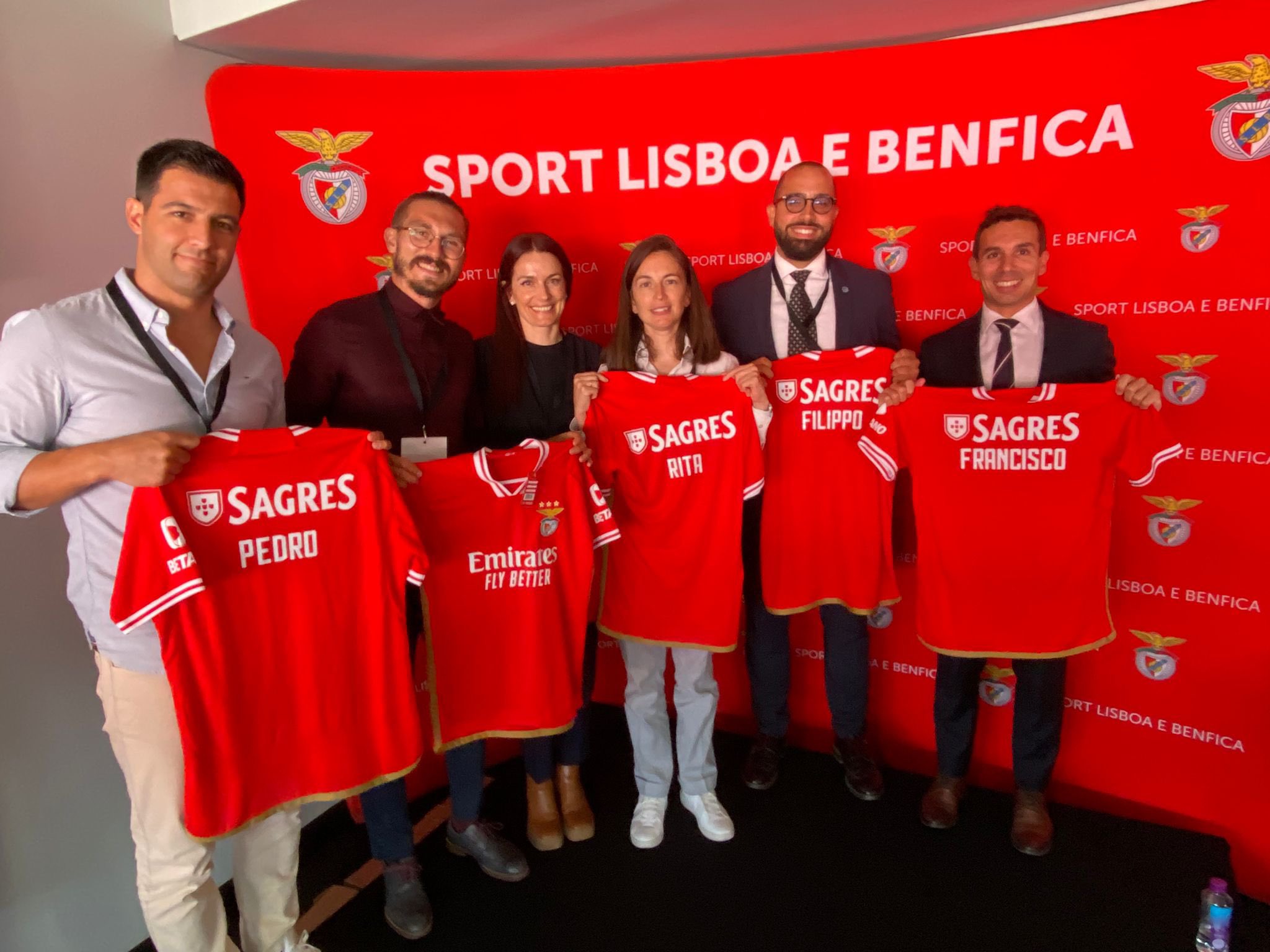 Lisboa, Portugal. 27th May, 2023. SL Benfica players poses with