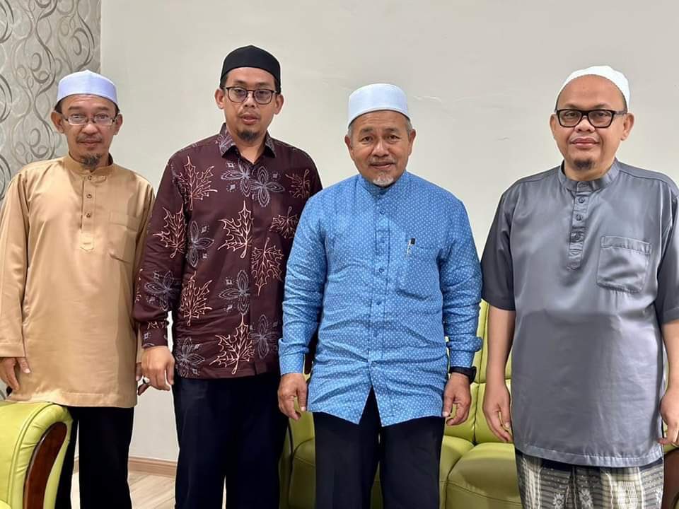 titm_official's tweet photo. PAS merasa kesal dengan tindakan yang dikenakan terhadap Ustaz Yussaine Yahya, Yang DiPertua PAS Kawasan Kangar. PAS berpendapat setiap program di premis parti dan khusus kepada ahli sepatutnya tidak dihalang. https://t.co/ym1XtoLdJn