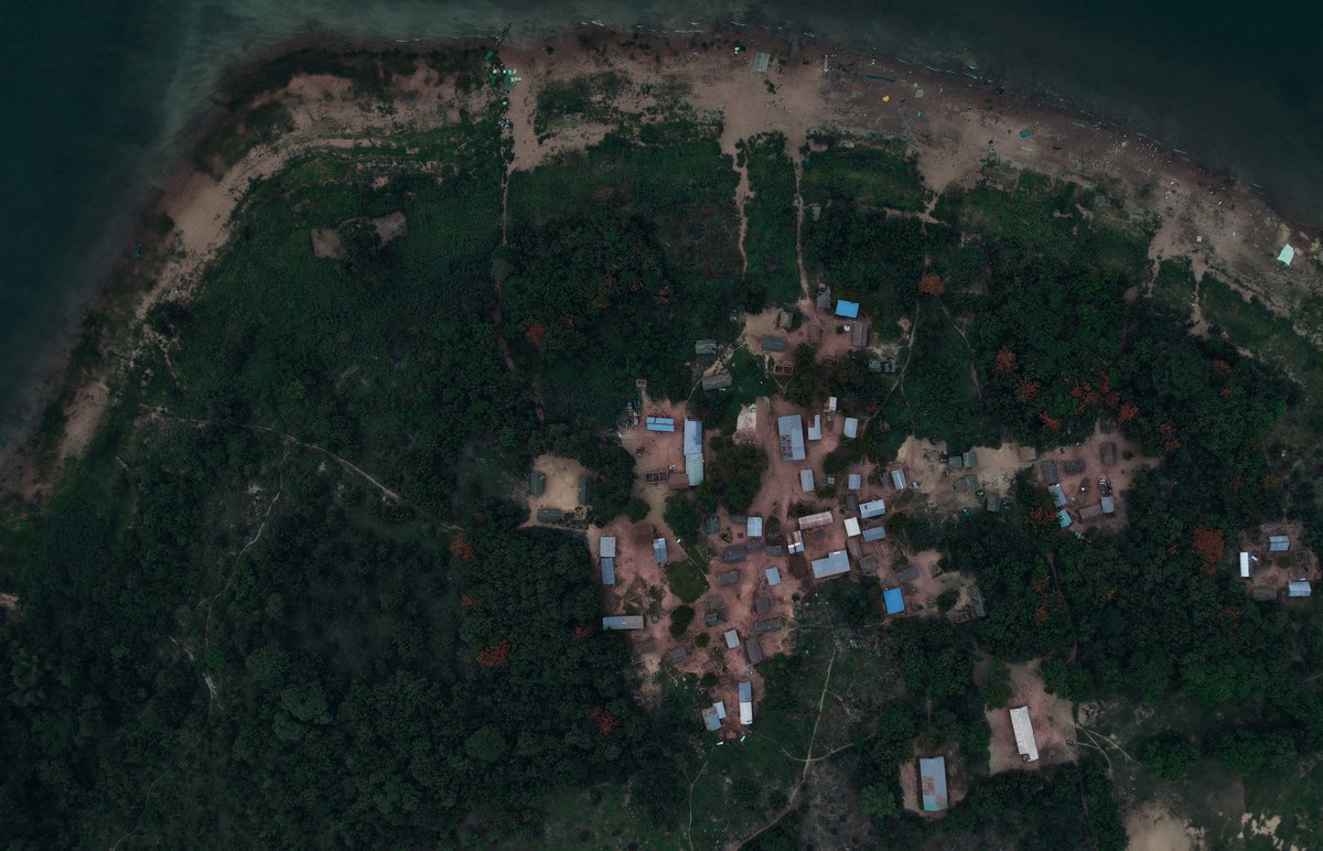 nhfa_foundation's tweet photo. Our maiden project was to the town of ADDAEKROM, an isolated island located in the Afram Plains, Eastern Region of Ghana.  Addaekrom was targeted because of the nature of the community. We identified major points of need and strived to cater for them.🌎💡 #africaisrising https://t.co/WIkiXZBjYU
