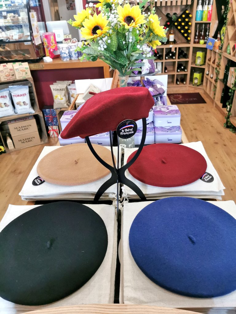 ChezRoger_deli's tweet image. ⚜️ Something new and so French has landed at the shop! 😊
✅ 100% artisanal
✅ 100% fine merino wool
✅ 100% made in France 🇨🇵
👉 Which colour would you go for?
#berets #français #French
#lifestyle #madeinfrance