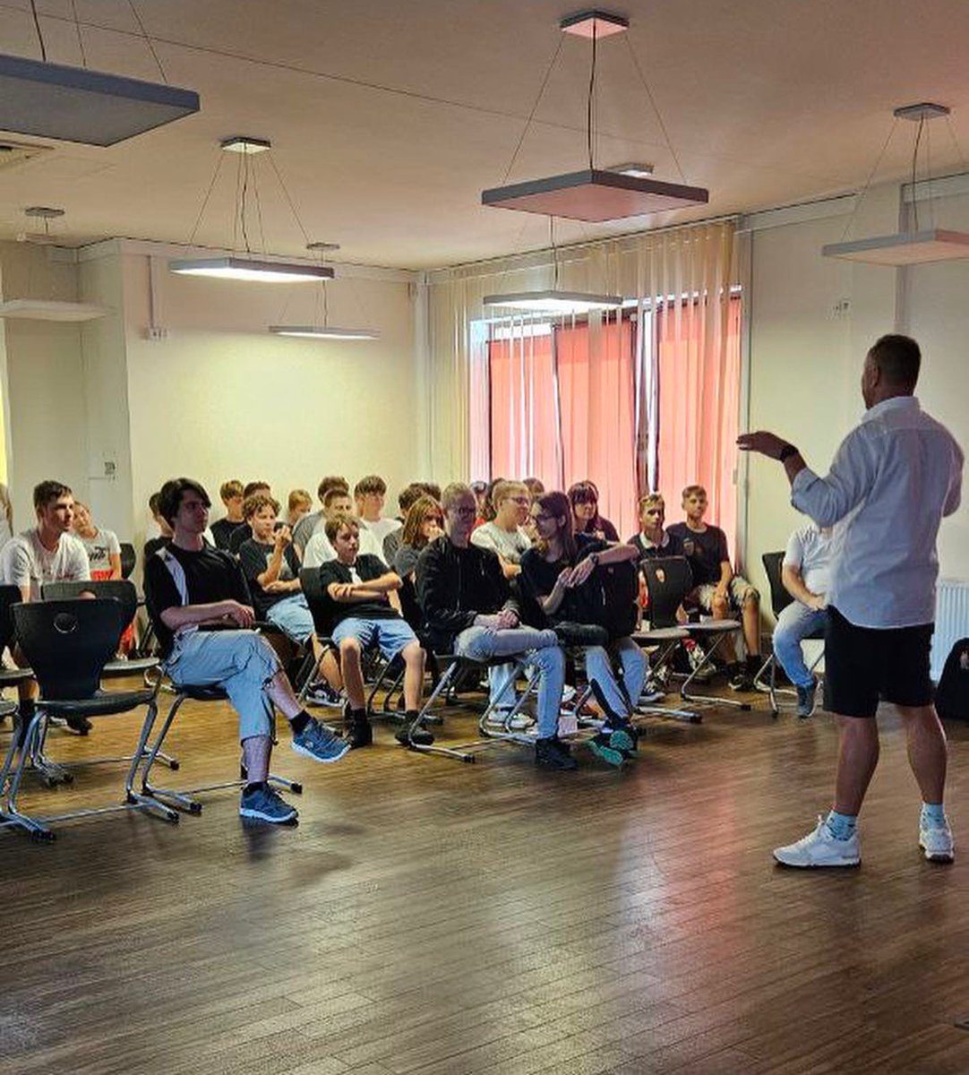 TechniSchools's tweet image. 🗓️13 września - ważny dzień dla #TechniSchools!

✅ Wczoraj było nasze #ŚwiętoSzkoły 🎓
✅ 13 września to także #DzieńProgramisty 💻
✅ a oprócz tego, odbyły się wczoraj #otrzęsiny naszych pierwszoklasistów 🚀