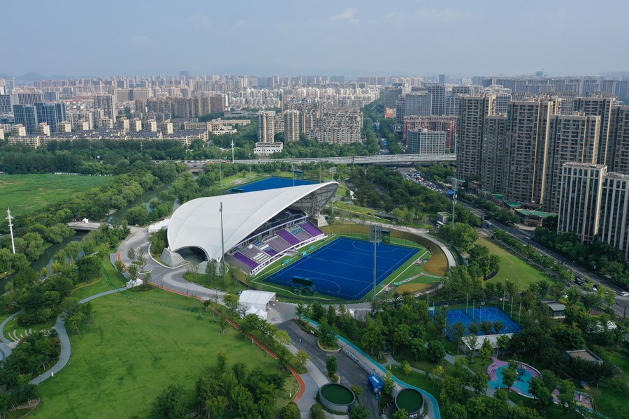 XinhuaChinese's tweet photo. 在象征着丰收的农历秋分节气,亚运之光将照亮西子湖畔。从北京到广州再到杭州,跨越33年光阴,中国将第三次以亚运会为名,为不同地域、不同肤色的人们搭建起和平与友谊的平台,共奏“心心相融,爱达未来”的和谐乐章。
请跟随新华社记者的镜头,飞阅“人间天堂”杭州。 https://t.co/BlvBYRII9U