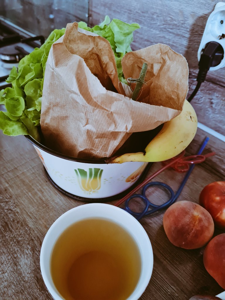 AnitaPeeters's tweet photo. Nou moet het niet echt gekker worden ik heb mijn 1e #bananenbrood gebakken 🤭 in het kader van #gezond eten! Het is maar 'n kleintje om uit te proberen maar ik ben zo trots als 'n 🍌 #pauw haha ieder #nadeel heeft 'n #voordeel toch @CrohnColitisNL fijne dag! #iedereen  💝 https://t.co/XIwwOZl6FU
