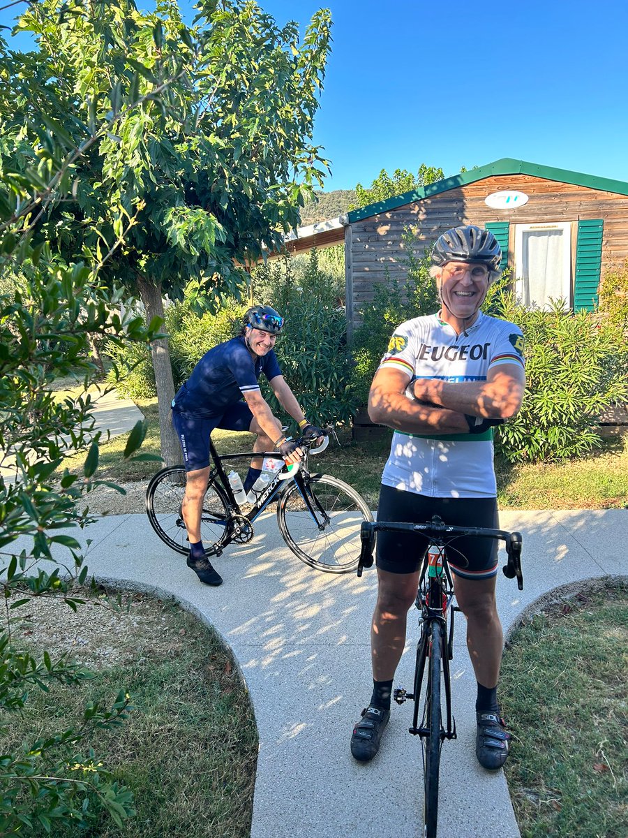 SupCasper's tweet image. De Tour de Pancreas is van start! Woensdag arriveerden de meeste deelnemers al in Vaison-la-Romaine. Vrijdag 15 september gaan de deelnemers, waaronder Casper van Eijck, de reus van de Provence te voet of op de fiets bedwingen. #SupportCasper #TourDePancreas