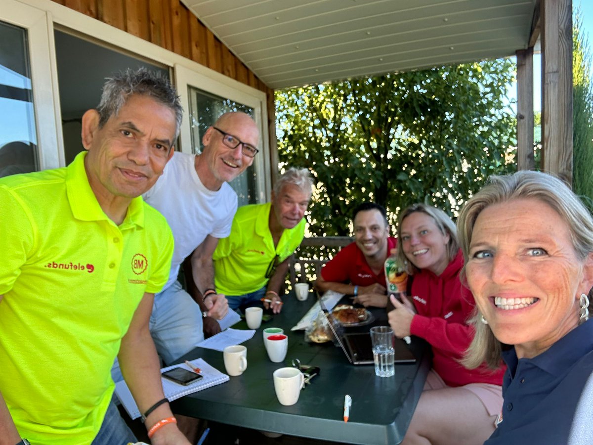 SupCasper's tweet image. De Tour de Pancreas is van start! Woensdag arriveerden de meeste deelnemers al in Vaison-la-Romaine. Vrijdag 15 september gaan de deelnemers, waaronder Casper van Eijck, de reus van de Provence te voet of op de fiets bedwingen. #SupportCasper #TourDePancreas