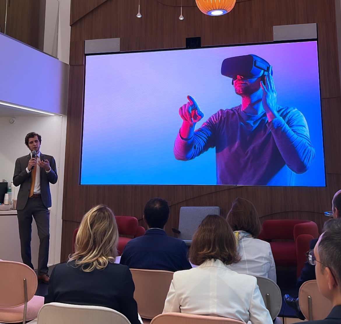 “En 2024, les #JO vont marquer l'industrie de l'hôtellerie, et chez #MKG, nous sommes prêts à conquérir de nouveaux marchés ! 🏨✨ Comment ? Par l’#IA car elle est essentielle pour l'avenir de l'hospitalité” Adrien Lanotte 

🤖 #Hospitality #BrainTrust #IA #Hôtellerie