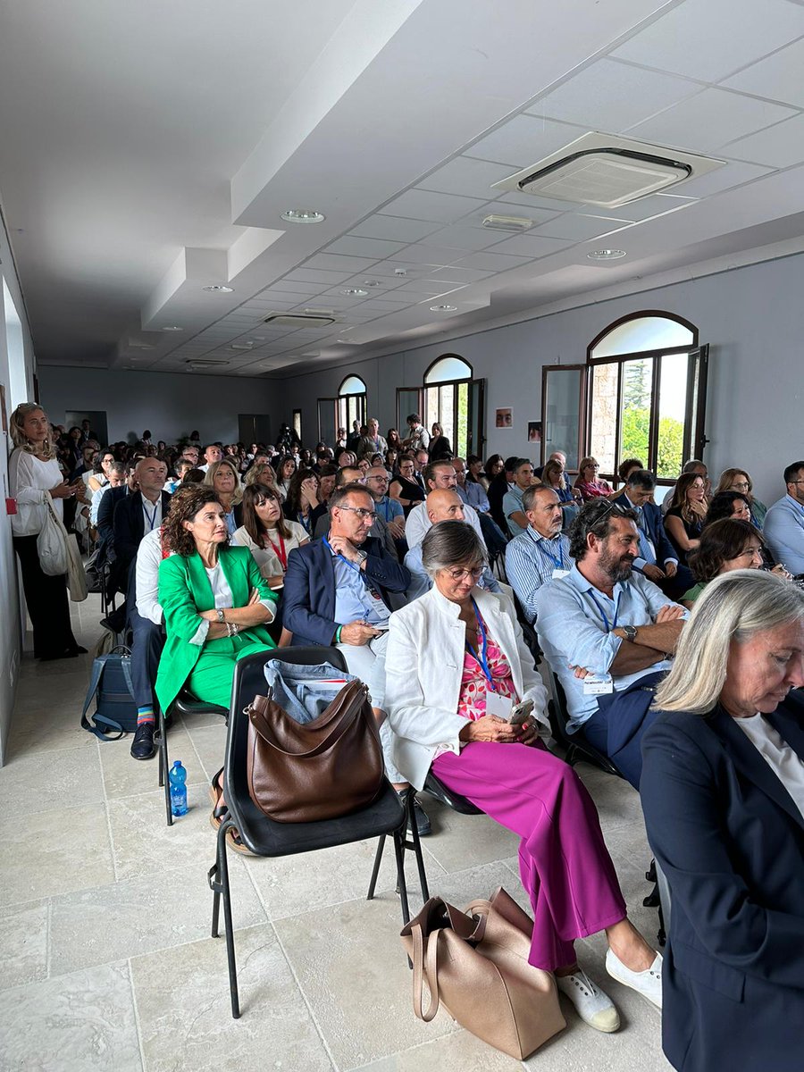 LucisulLavoro's tweet photo. Luci sulla Scuola Nazionale delle Politiche Attive del Lavoro.
Accrescere e qualificare le competenze degli operatori dei Servizi per il Lavoro pubblici e privati.

Dopo i tavoli di lavoro del World Cafè avviato il dibattito in plenaria.

#LSL23 https://t.co/vJjkUbcjys