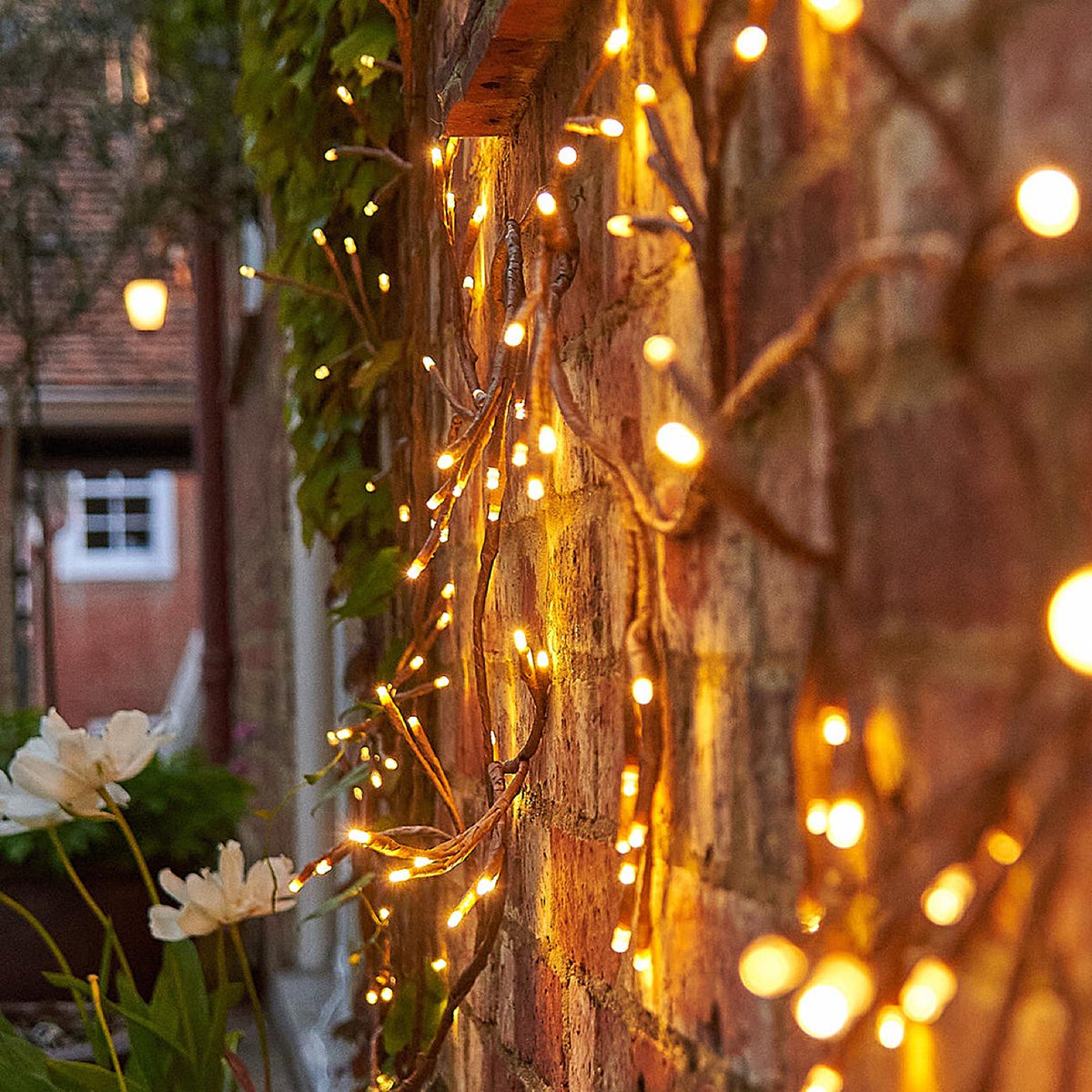 Ooo_ThatsNice's tweet image. * Solar Ivy Indoor / Outdoor String Lights -- £37.50 *
👉 ooothatsnice.co.uk/solar-ivy-indo… ✨

Mains- or solar powered 🌞

Illuminate your indoor or outdoor walls with this botanical inspired #stringlight, featuring 12 brown ivy branches that can be shaped to fit your space

#solarivy