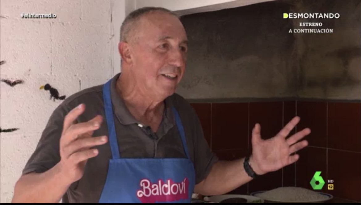 Baldoví amb un davantal de Barbie és el millor que veuràs hui.