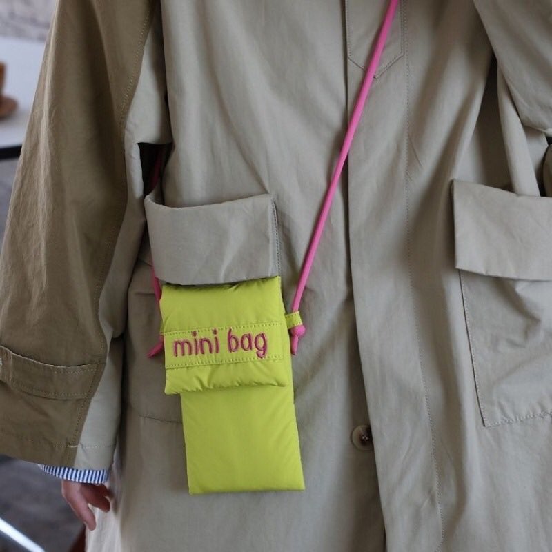 biscuittcn's tweet photo. 🌵MN phone bag  ส่งฟรี! 

 size : 10x18x1cm
♡ price : 220.-

* มี 2 สี ชมพู เขียว * https://t.co/l6stG8bJlh