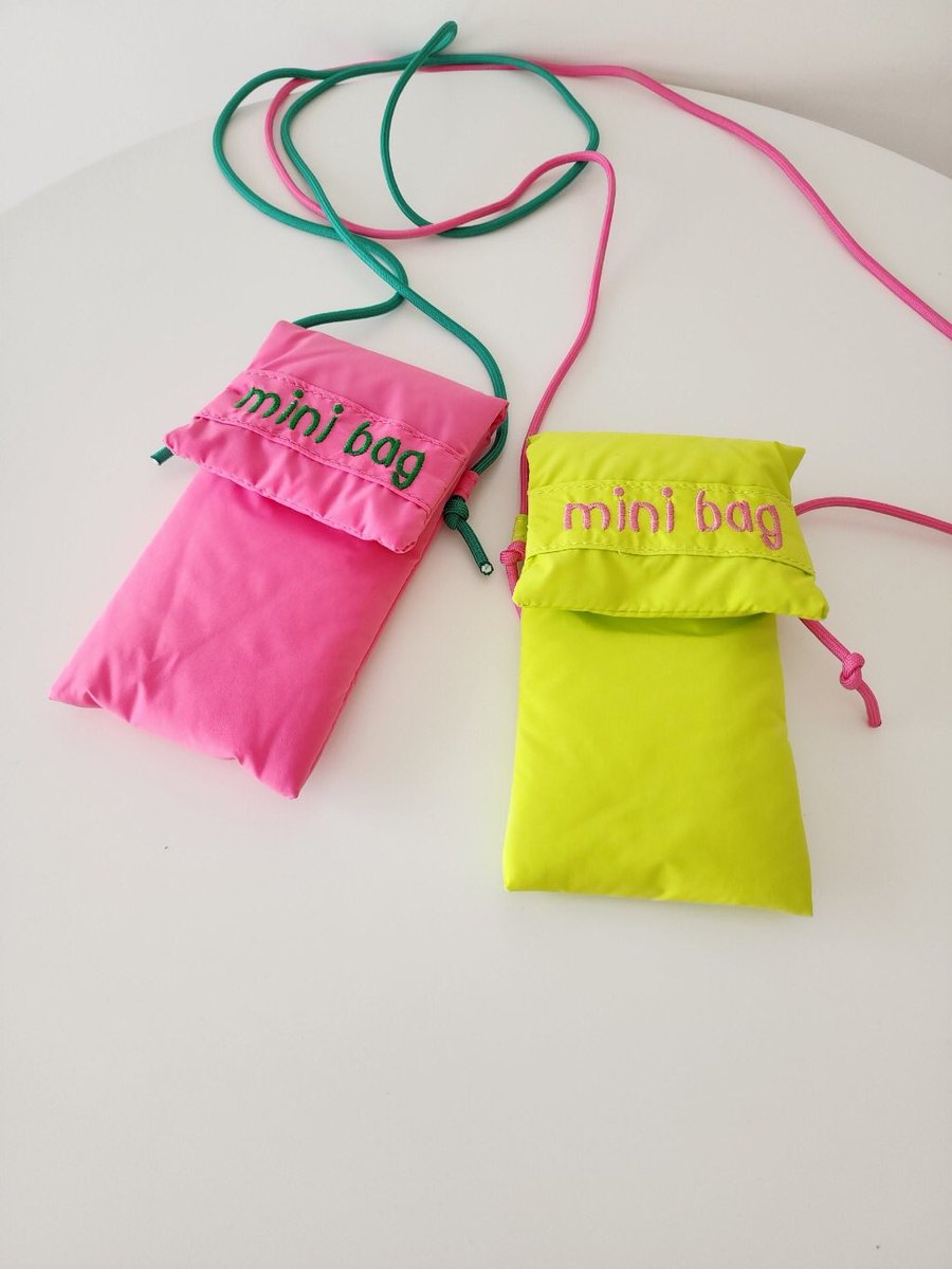 biscuittcn's tweet photo. 🌵MN phone bag  ส่งฟรี! 

 size : 10x18x1cm
♡ price : 220.-

* มี 2 สี ชมพู เขียว * https://t.co/l6stG8bJlh