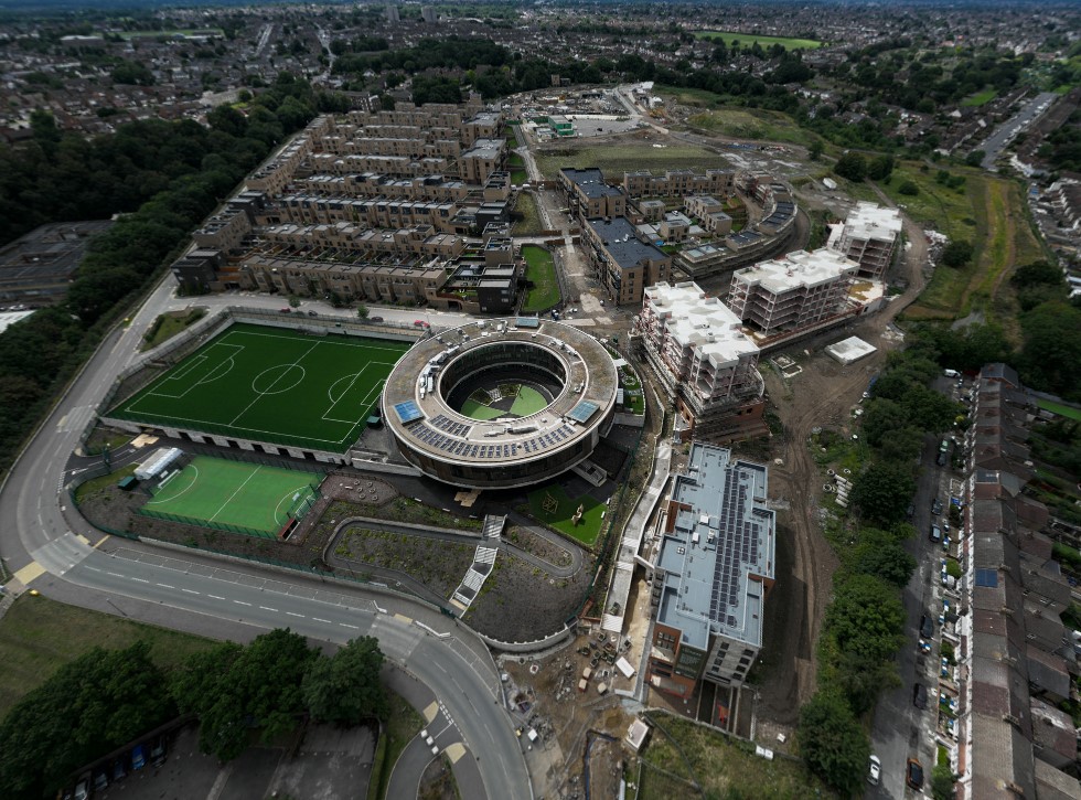 df_roofing's tweet photo. Fantastic drone picture of our Erith Project that we've been working on with @AndersonGroupUK  since 2019. 

@SopremaUK @Optigrun #singleply #felt #hotmelt #greenroof https://t.co/5teZhusI0a