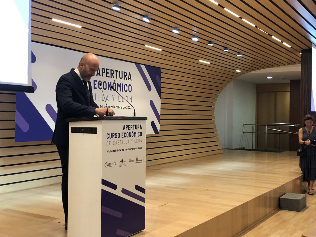 Comienza el acto de Apertura del Curso Económico de Castilla y León presentado por Jorge Losada