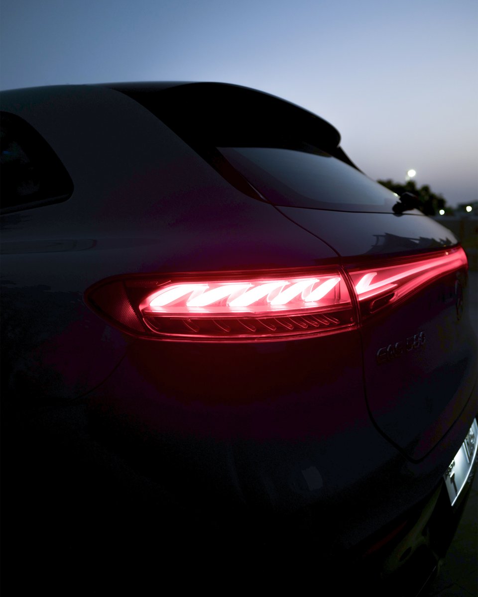 MercedesBenzME's tweet photo. تغمرك EQS SUV بإحساس من الفخامة أينما كانت وجهتك.
​
اكتشف المزيد: ​https://t.co/nt9hLdtIk1 

المصدر: @a_algergawi

#MercedesBenzME #EQSSUV​ #ProgressiveLuxury #مرسيدس_بنز https://t.co/cUYlFGn4ot