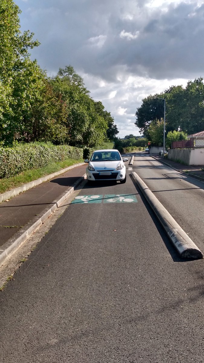 #Surmaroute un #gcum champion 🏆 , hier 17h40, Chemin de Malus à #Bouliac !
L'impunité semble bien ancrée... 👌 #Bordeauxavelo